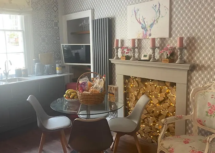 Georgian City Apartment At Thomas Street Double Bedroom And Two Single Trundle Beds